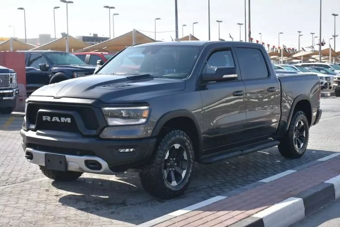 Подержанный RAM 1500 Crew Cab V, 3.6 л, 2022 в Шардже от Alfaris Used Cars Серый цвет. Other | AUTO.AE