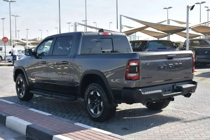 Подержанный RAM 1500 Crew Cab V, 3.6 л, 2022 в Шардже от Alfaris Used Cars Серый цвет. Other | AUTO.AE
