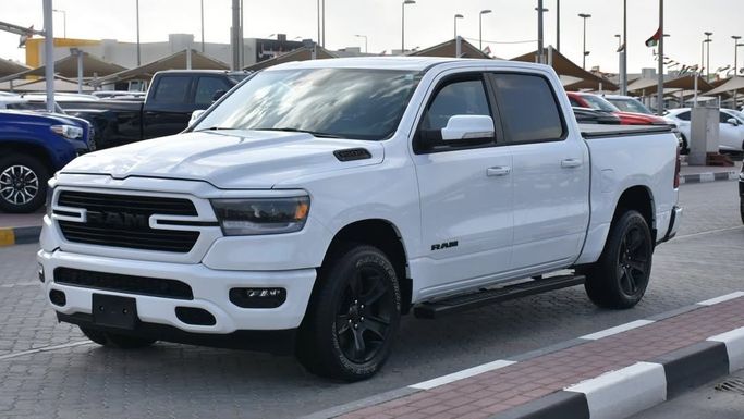 Подержанный RAM 1500 Crew Cab V, 3.6 л, 2022 в Шардже от Alfaris Used Cars Белый цвет. Other | AUTO.AE