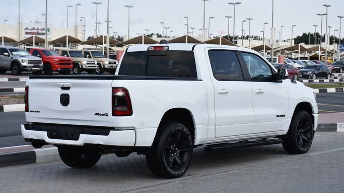 Подержанный RAM 1500 Crew Cab V, 3.6 л, 2022 в Шардже от Alfaris Used Cars Белый цвет. Other | AUTO.AE