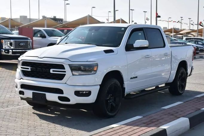 Подержанный RAM 1500 Crew Cab V, 3.6 л, 2022 в Шардже от Alfaris Used Cars Белый цвет. Other | AUTO.AE
