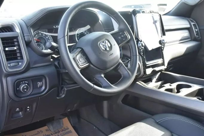 Подержанный RAM 1500 Crew Cab V, 3.6 л, 2022 в Шардже от Alfaris Used Cars Белый цвет. Other | AUTO.AE