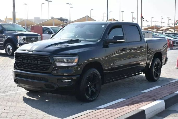Подержанный RAM 1500 Crew Cab V, 3.6 л, 2022 в Шардже от Alfaris Used Cars Черный цвет. Other | AUTO.AE