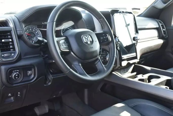 Подержанный RAM 1500 Crew Cab V, 3.6 л, 2022 в Шардже от Alfaris Used Cars Черный цвет. Other | AUTO.AE