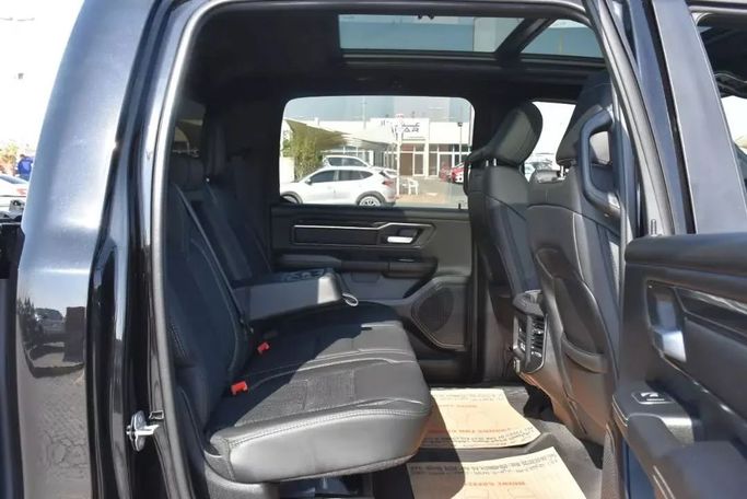 Подержанный RAM 1500 Crew Cab V, 3.6 л, 2022 в Шардже от Alfaris Used Cars Черный цвет. Other | AUTO.AE