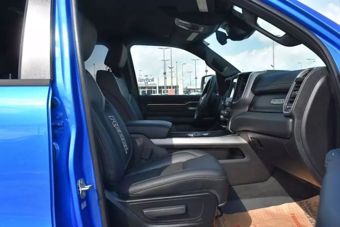 Подержанный RAM 1500 Crew Cab V, 3.0 л, 2021 в Шардже от Alfaris Used Cars Синий цвет. Other | AUTO.AE