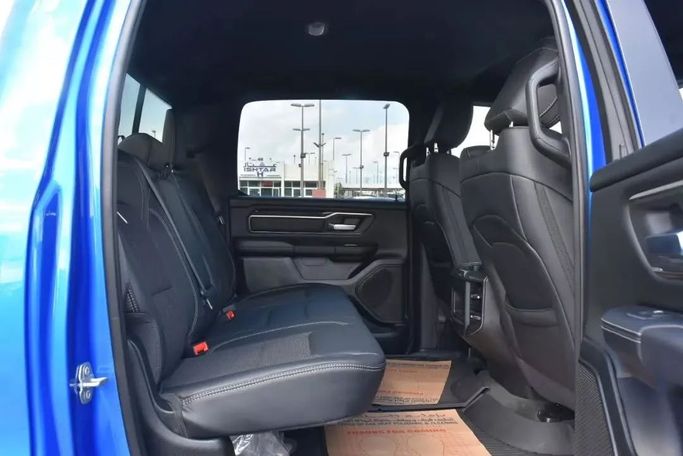 Подержанный RAM 1500 Crew Cab V, 3.0 л, 2021 в Шардже от Alfaris Used Cars Синий цвет. Other | AUTO.AE