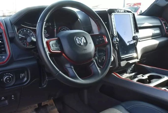 Подержанный RAM 1500 Crew Cab V, 3.6 л, 2021 в Шардже от Alfaris Used Cars Черный цвет. Other | AUTO.AE