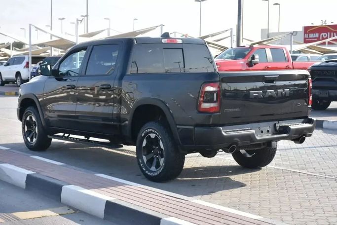 Подержанный RAM 1500 Crew Cab V, 3.6 л, 2021 в Шардже от Alfaris Used Cars Черный цвет. Other | AUTO.AE