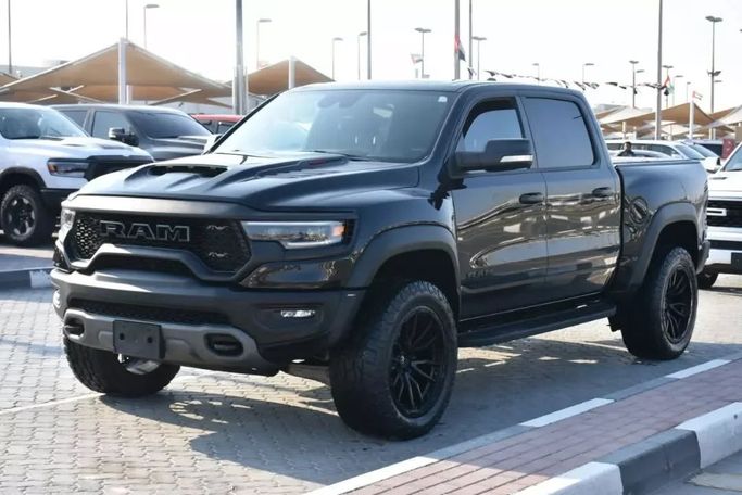 Подержанный RAM 1500 Crew Cab TRX V, 6.2 л, 2022 в Шардже от Alfaris Used Cars Черный цвет. Other | AUTO.AE