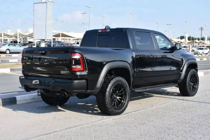 Подержанный RAM 1500 Crew Cab TRX V, 6.2 л, 2022 в Шардже от Alfaris Used Cars Черный цвет. Other | AUTO.AE