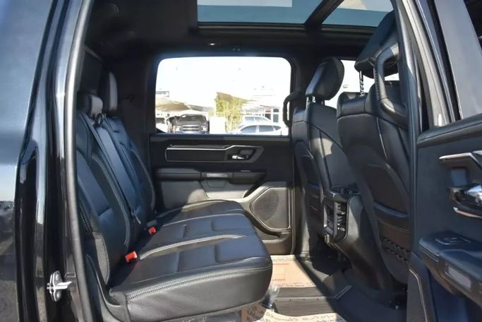 Подержанный RAM 1500 Crew Cab TRX V, 6.2 л, 2022 в Шардже от Alfaris Used Cars Черный цвет. Other | AUTO.AE