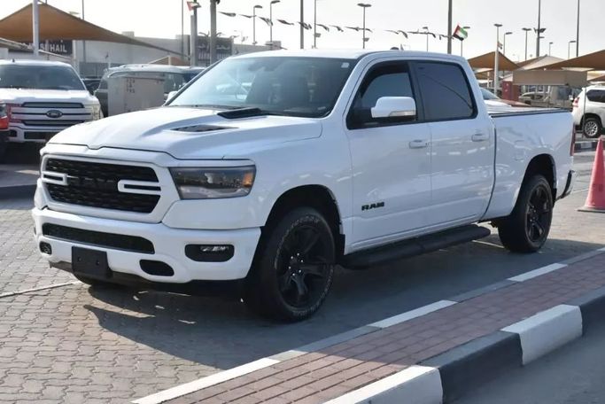 Подержанный RAM 1500 Crew Cab V, 3.6 л, 2022 в Шардже от Alfaris Used Cars Белый цвет. Other | AUTO.AE
