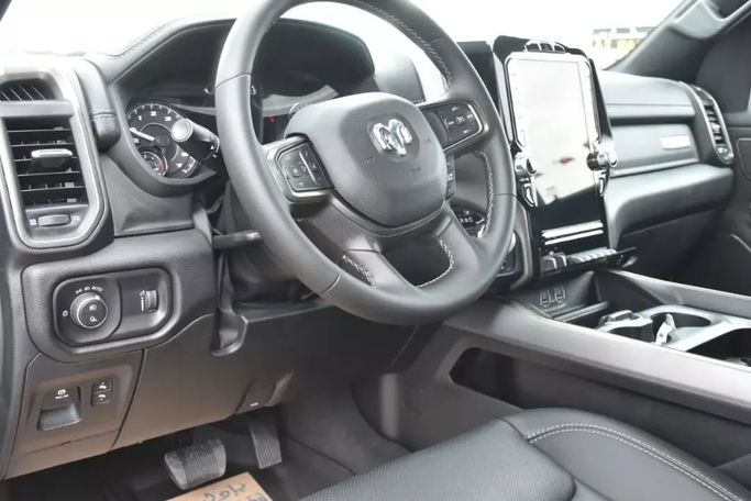 Подержанный RAM 1500 Crew Cab V, 3.6 л, 2022 в Шардже от Alfaris Used Cars Черный цвет. Other | AUTO.AE