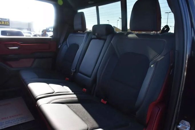 Подержанный RAM 1500 Crew Cab V, 3.6 л, 2022 в Шардже от Alfaris Used Cars Черный цвет. Other | AUTO.AE