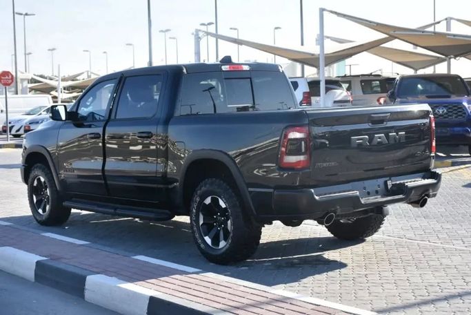 Подержанный RAM 1500 Crew Cab V, 3.6 л, 2022 в Шардже от Alfaris Used Cars Черный цвет. Other | AUTO.AE