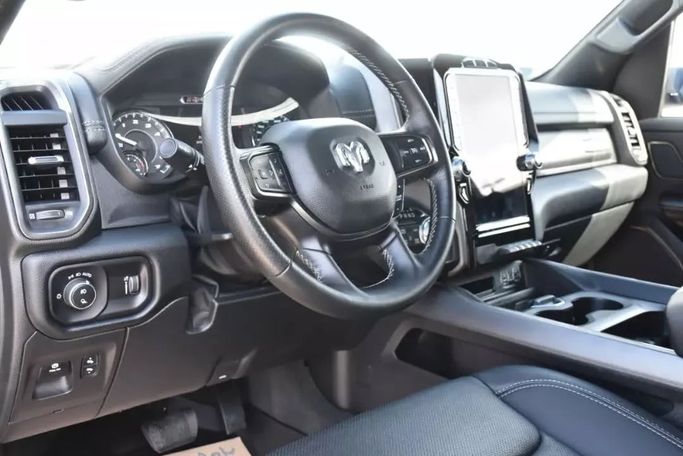 Подержанный RAM 1500 Crew Cab V, 3.6 л, 2022 в Шардже от Alfaris Used Cars Черный цвет. Other | AUTO.AE