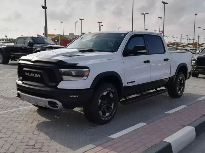 Подержанный RAM 1500 Crew Cab V, 3.6 л, 2022 в Шардже от Alfaris Used Cars Белый цвет. Other | AUTO.AE