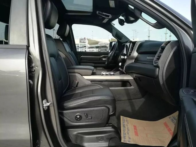 Подержанный RAM 1500 Quad Cab eTorque V, 5.7 л, 2021 в Шардже от Alfaris Used Cars Серый цвет. Other | AUTO.AE