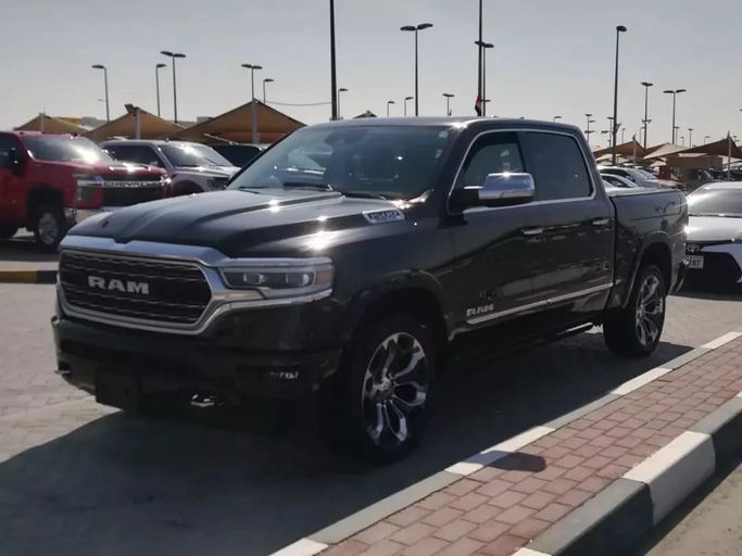 Подержанный RAM 1500 Crew Cab V, 3.6 л, 2020 в Шардже от Alfaris Used Cars Черный цвет. Other | AUTO.AE
