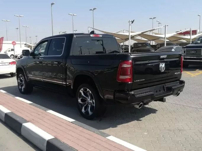 Подержанный RAM 1500 Crew Cab V, 3.6 л, 2020 в Шардже от Alfaris Used Cars Черный цвет. Other | AUTO.AE