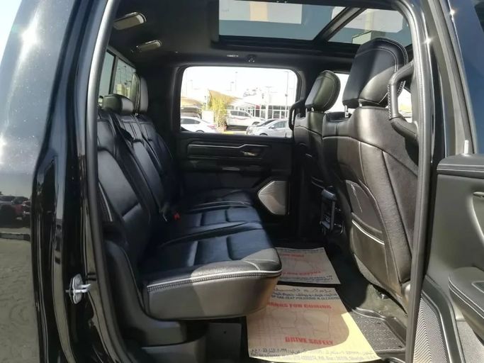 Подержанный RAM 1500 Crew Cab V, 3.6 л, 2020 в Шардже от Alfaris Used Cars Черный цвет. Other | AUTO.AE