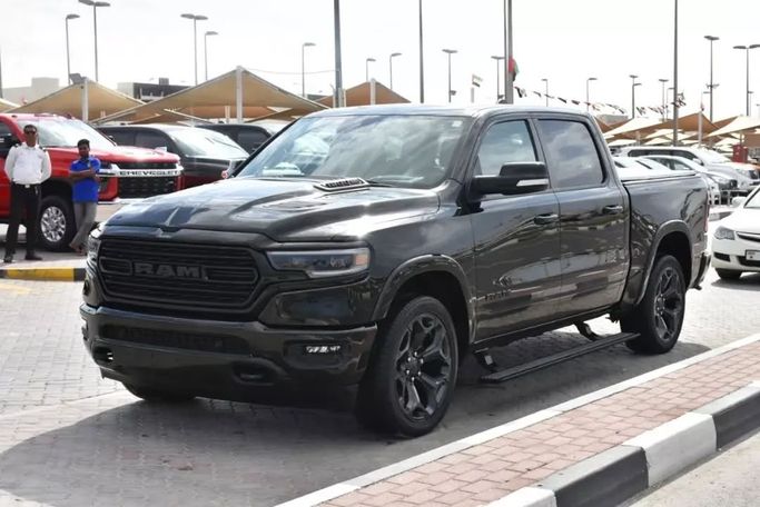 Подержанный RAM 1500 Quad Cab eTorque V, 5.7 л, 2021 в Шардже от Alfaris Used Cars Черный цвет. Other | AUTO.AE