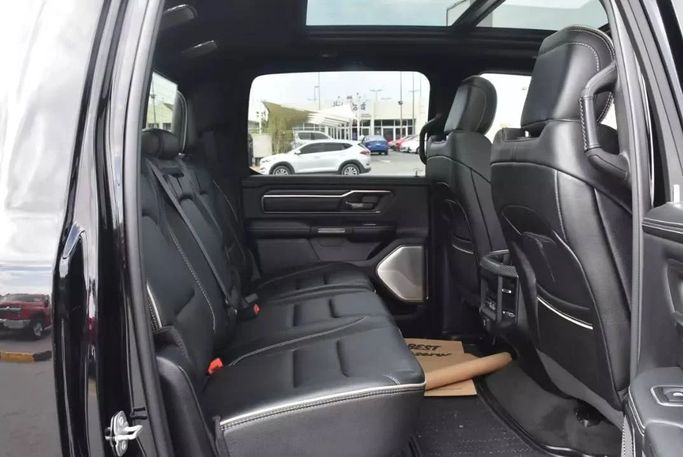 Подержанный RAM 1500 Quad Cab eTorque V, 5.7 л, 2021 в Шардже от Alfaris Used Cars Черный цвет. Other | AUTO.AE