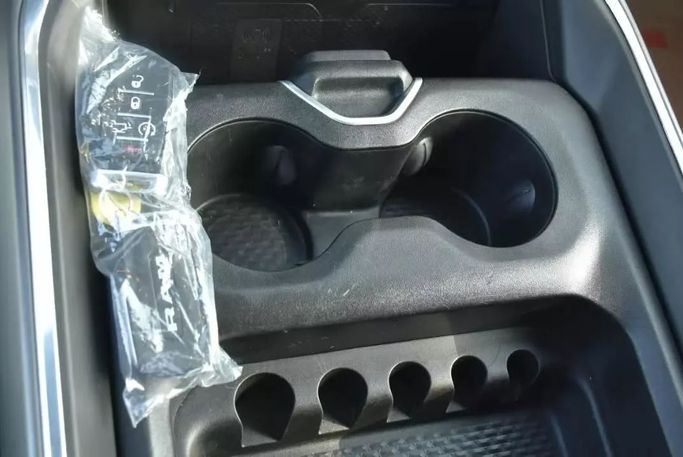 Подержанный RAM 1500 Crew Cab V, 3.0 л, 2022 в Шардже от Alfaris Used Cars Белый цвет. Other | AUTO.AE