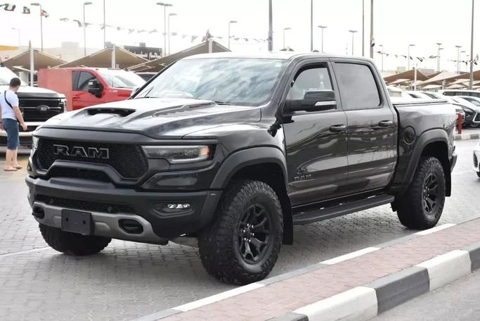 Подержанный RAM 1500 Crew Cab TRX V, 6.2 л, 2021 в Шардже от Alfaris Used Cars Черный цвет. Other | AUTO.AE