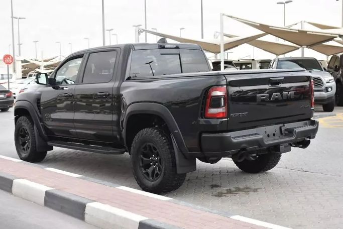 Подержанный RAM 1500 Crew Cab TRX V, 6.2 л, 2021 в Шардже от Alfaris Used Cars Черный цвет. Other | AUTO.AE