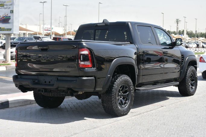 Подержанный RAM 1500 Crew Cab TRX V, 6.2 л, 2022 в Шардже от Alfaris Used Cars Черный цвет. Other | AUTO.AE