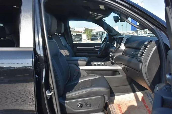 Used RAM 1500 Crew Cab V, 3.6 l, 2020 in Sharjah by Alfaris Used Cars, Black color.  | AUTO.AE