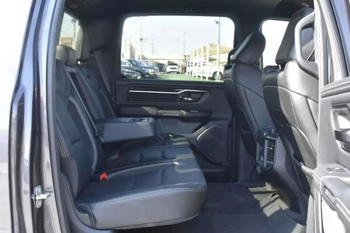 Used RAM 1500 Crew Cab V, 3.6 l, 2022 in Sharjah by Alfaris Used Cars, Grey color. Other | AUTO.AE