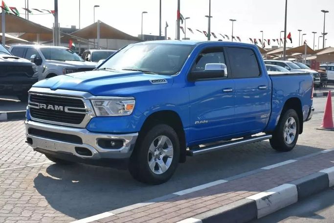 Подержанный RAM 1500 Crew Cab V, 3.6 л, 2020 в Шардже от Alfaris Used Cars Синий цвет. Other | AUTO.AE