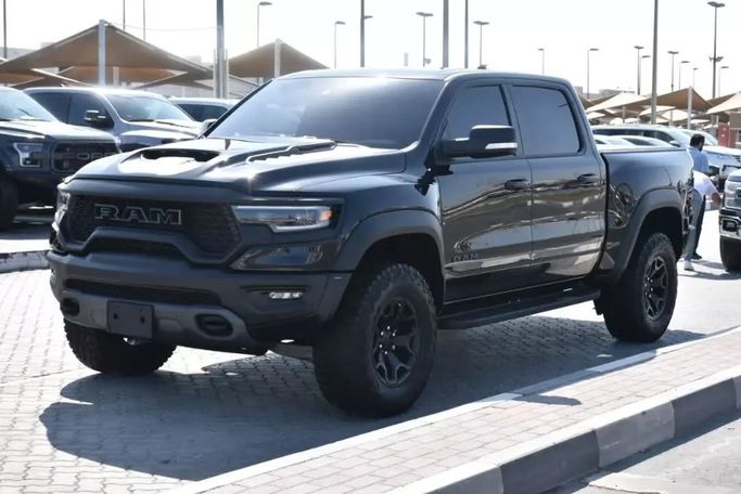 Подержанный RAM 1500 Crew Cab TRX V, 6.2 л, 2022 в Шардже от Alfaris Used Cars Черный цвет. Other | AUTO.AE