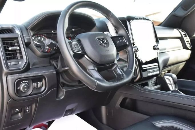 Подержанный RAM 1500 Crew Cab TRX V, 6.2 л, 2022 в Шардже от Alfaris Used Cars Черный цвет. Other | AUTO.AE