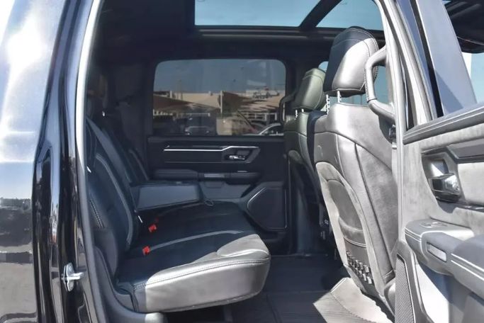 Подержанный RAM 1500 Crew Cab TRX V, 6.2 л, 2022 в Шардже от Alfaris Used Cars Черный цвет. Other | AUTO.AE