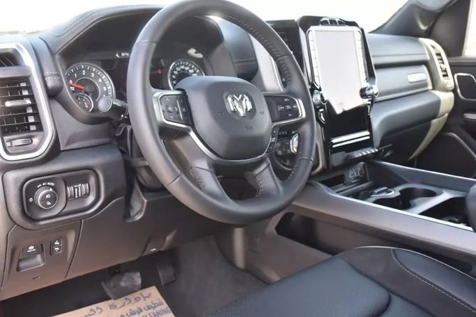 Подержанный RAM 1500 Crew Cab V, 3.6 л, 2022 в Шардже от Alfaris Used Cars Черный цвет. Other | AUTO.AE