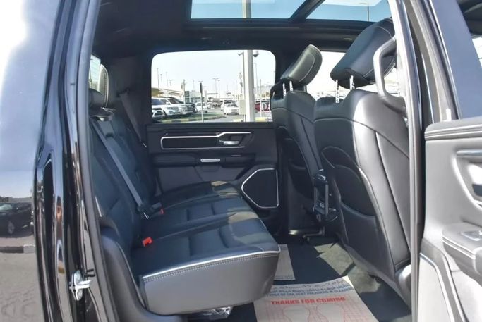 Подержанный RAM 1500 Crew Cab V, 3.6 л, 2022 в Шардже от Alfaris Used Cars Черный цвет. Other | AUTO.AE
