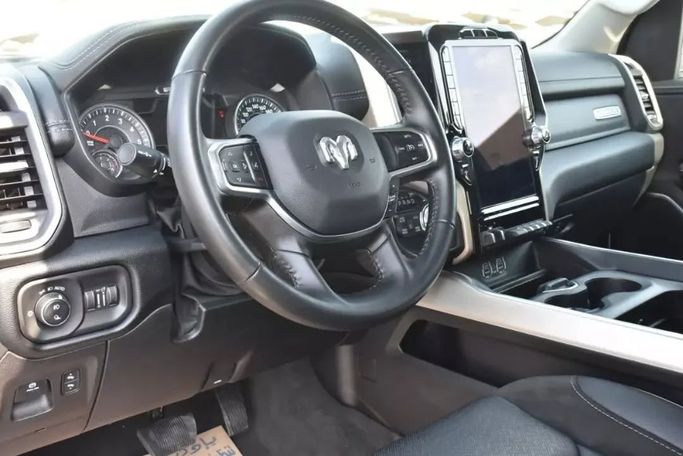 Подержанный RAM 1500 Crew Cab V, 3.6 л, 2022 в Шардже от Alfaris Used Cars Черный цвет. Other | AUTO.AE