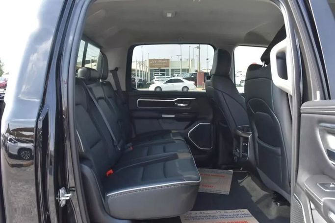 Подержанный RAM 1500 Crew Cab V, 3.6 л, 2022 в Шардже от Alfaris Used Cars Черный цвет. Other | AUTO.AE