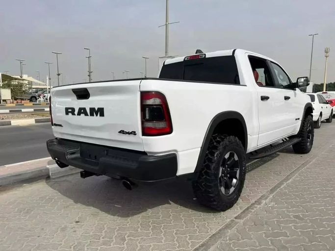 Подержанный RAM 1500 Crew Cab V, 3.6 л, 2022 в Шардже от Alfaris Used Cars Белый цвет. Other | AUTO.AE
