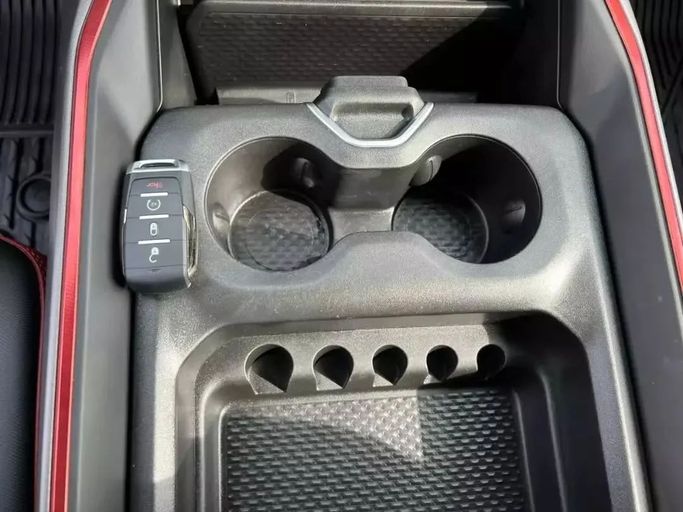 Подержанный RAM 1500 Crew Cab V, 3.6 л, 2022 в Шардже от Alfaris Used Cars Белый цвет. Other | AUTO.AE