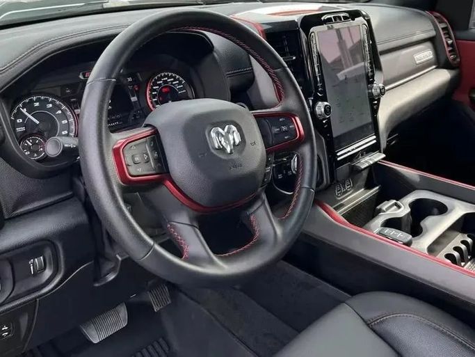 Подержанный RAM 1500 Crew Cab V, 3.6 л, 2022 в Шардже от Alfaris Used Cars Белый цвет. Other | AUTO.AE