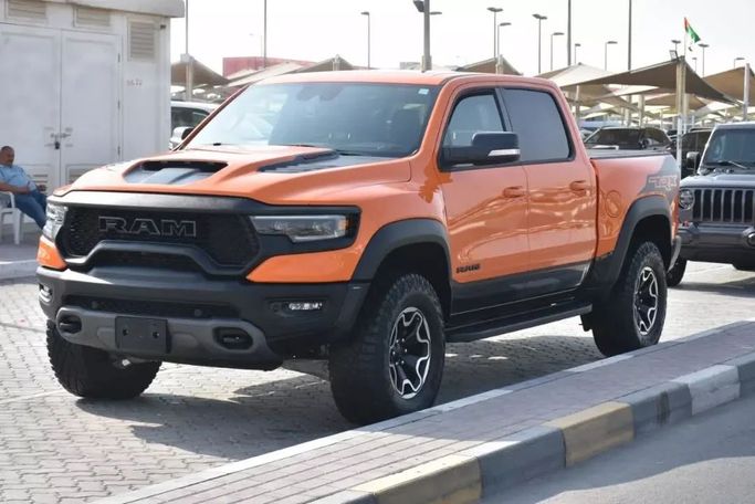Подержанный RAM 1500 Crew Cab TRX V, 6.2 л, 2022 в Шардже от Alfaris Used Cars Оранжевый цвет. Other | AUTO.AE