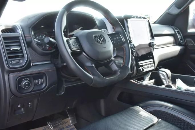 Подержанный RAM 1500 Crew Cab TRX V, 6.2 л, 2022 в Шардже от Alfaris Used Cars Оранжевый цвет. Other | AUTO.AE