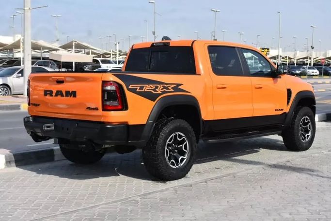 Подержанный RAM 1500 Crew Cab TRX V, 6.2 л, 2022 в Шардже от Alfaris Used Cars Оранжевый цвет. Other | AUTO.AE
