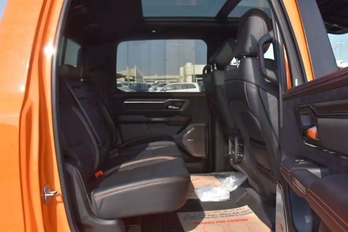 Подержанный RAM 1500 Crew Cab TRX V, 6.2 л, 2022 в Шардже от Alfaris Used Cars Оранжевый цвет. Other | AUTO.AE