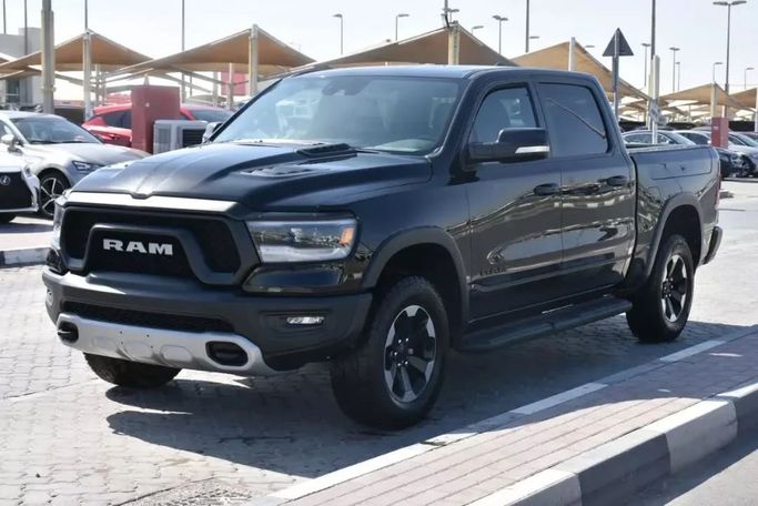 Подержанный RAM 1500 Crew Cab V, 3.0 л, 2021 в Шардже от Alfaris Used Cars Черный цвет. Other | AUTO.AE